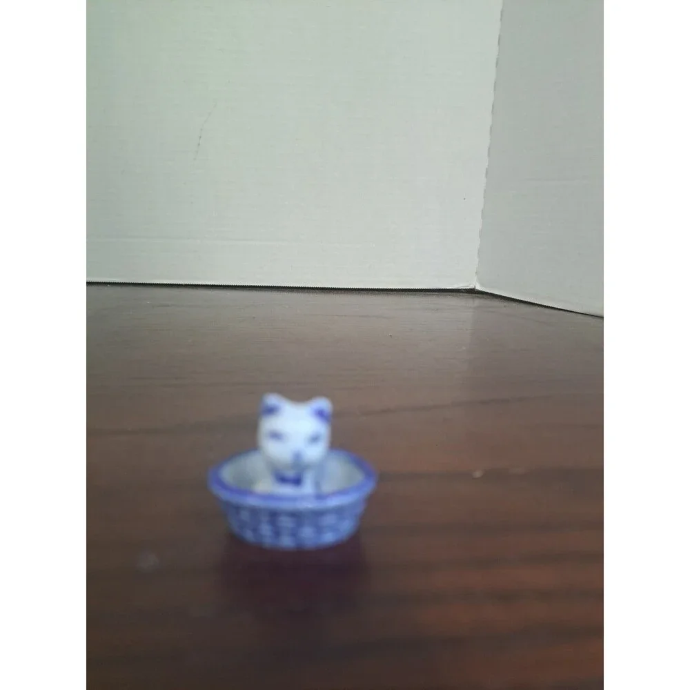 Miniature Delft Style White And Blie Kitten In A Basket Porcelain Figurine